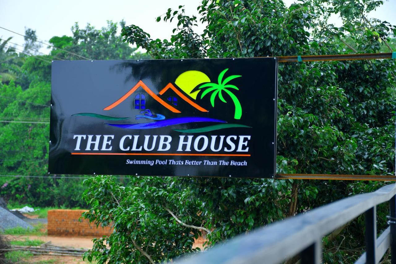 Hotel The Club House- Swimming Pool That'S Better Than The Beach à Pondichéry Extérieur photo