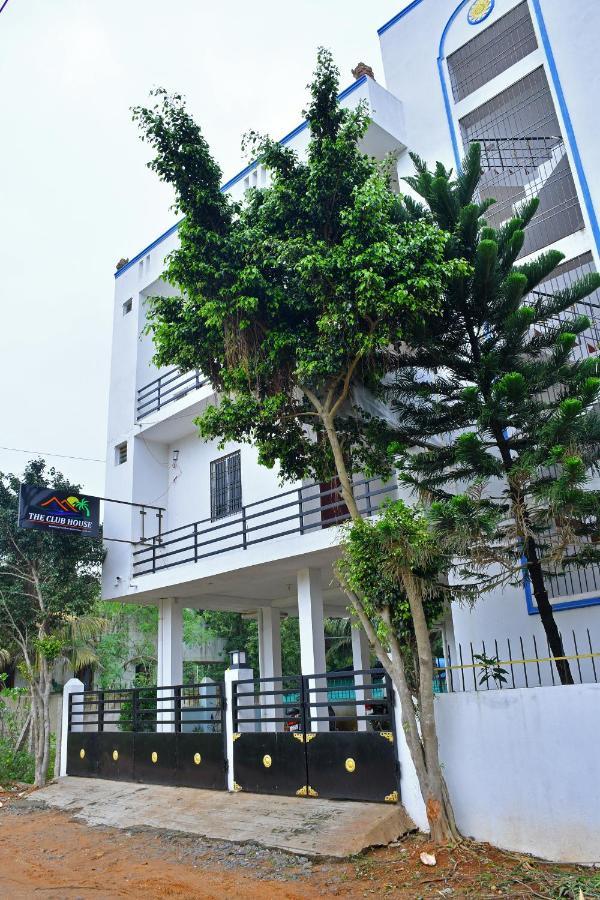Hotel The Club House- Swimming Pool That'S Better Than The Beach à Pondichéry Extérieur photo