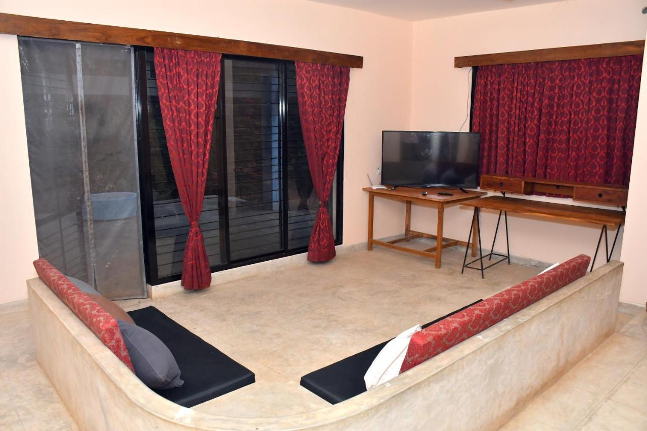 Hotel The Club House- Swimming Pool That'S Better Than The Beach à Pondichéry Extérieur photo