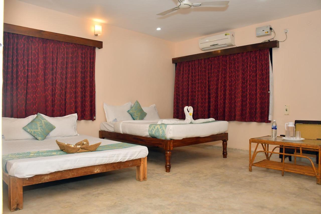 Hotel The Club House- Swimming Pool That'S Better Than The Beach à Pondichéry Extérieur photo