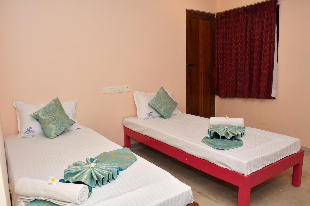Hotel The Club House- Swimming Pool That'S Better Than The Beach à Pondichéry Extérieur photo