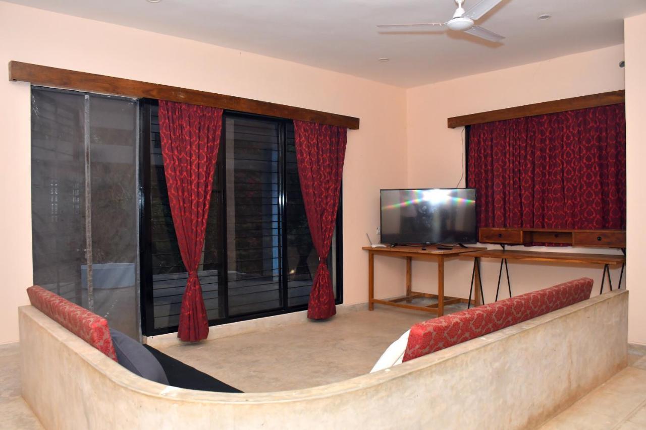 Hotel The Club House- Swimming Pool That'S Better Than The Beach à Pondichéry Extérieur photo