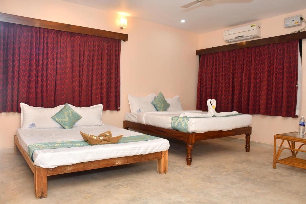 Hotel The Club House- Swimming Pool That'S Better Than The Beach à Pondichéry Extérieur photo
